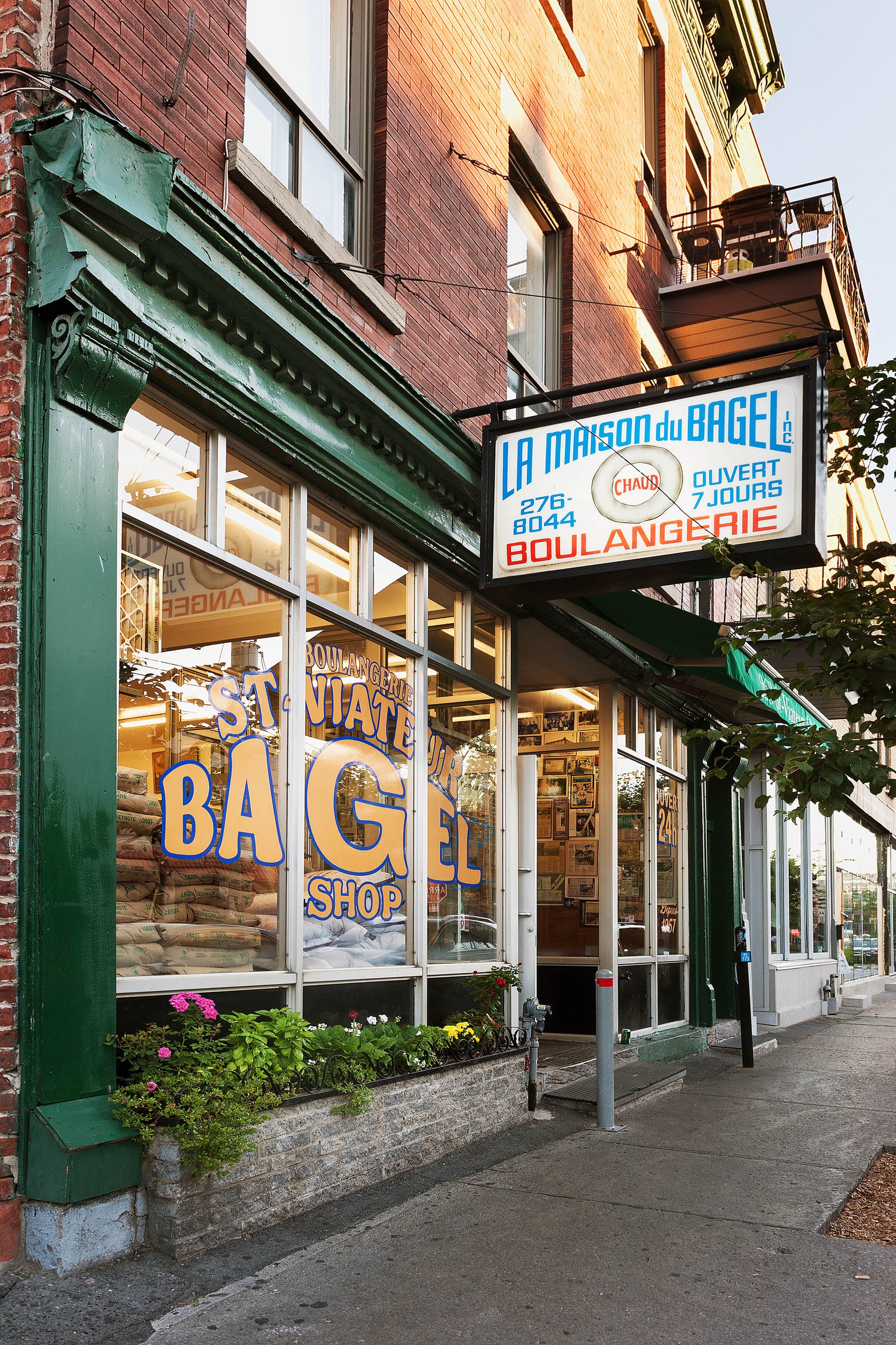 Front of the original flagship location of St-Viateur Bagel in Montreal